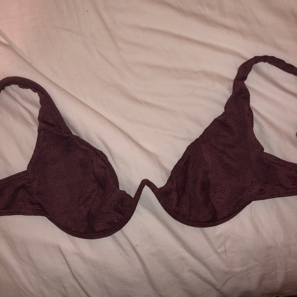 Billabong v bikini top